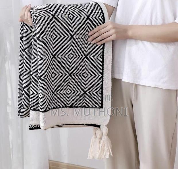 Diamond Knit Throw Blankets With Pendant Tassels - thumbnail 7