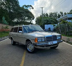 Mercedes-Benz W123 1985 Beige