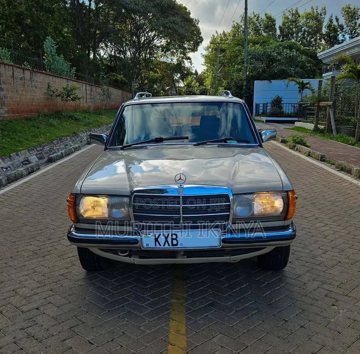 Mercedes-Benz W123 1985 Beige