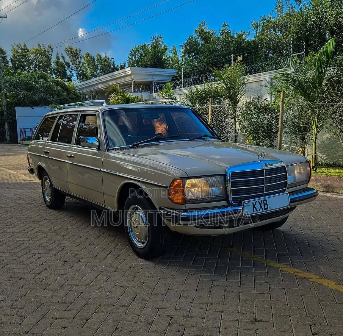 Mercedes-Benz W123 1985 Beige