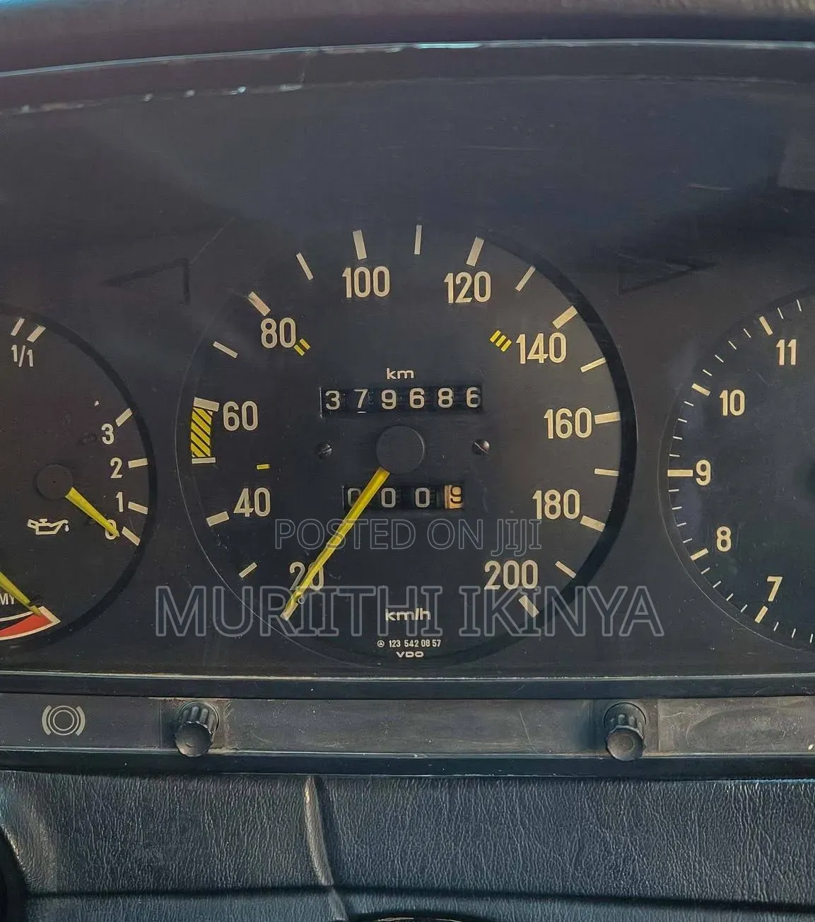 Mercedes-Benz W123 1985 Beige