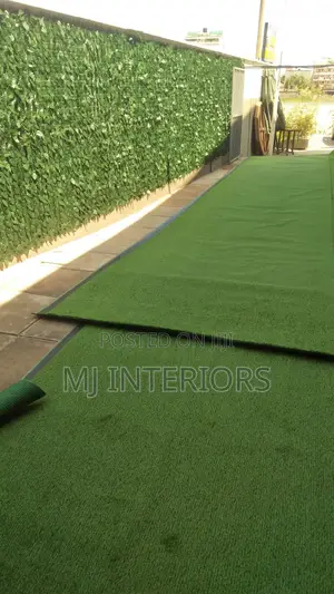 Synthetic Grass Carpet for Elegant Rooftop Garden Designs