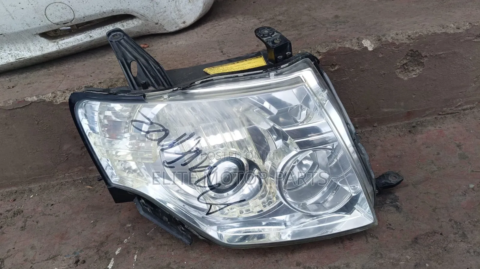 Mitsubishi Pajero Xenon Headlights