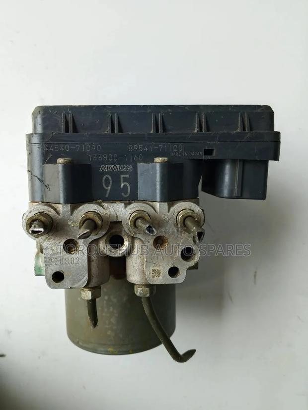 Toyota Hilux 2010-2015 Abs Pump (95)