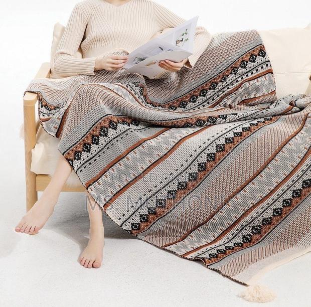 Top Notch Quality Bed / Couch Knit Soft Throw Blankets - thumbnail 4