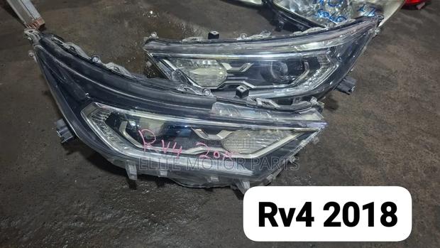 Toyota Rav4 Headlight