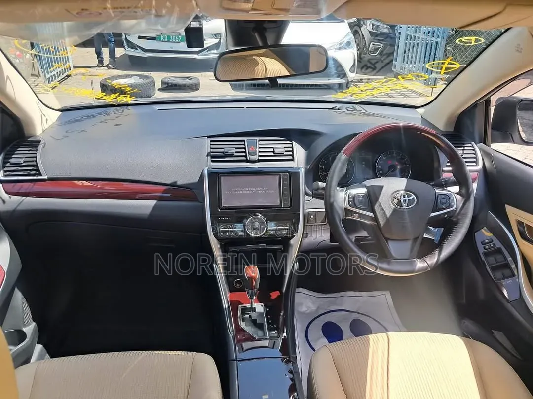 Toyota Premio 1.5 FWD 2019 Silver