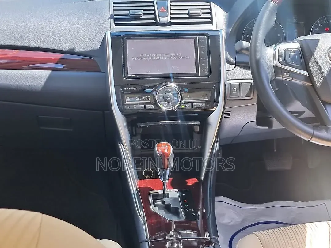 Toyota Premio 1.5 FWD 2019 Silver