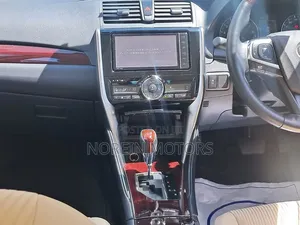 Toyota Premio 1.5 FWD 2019 Silver