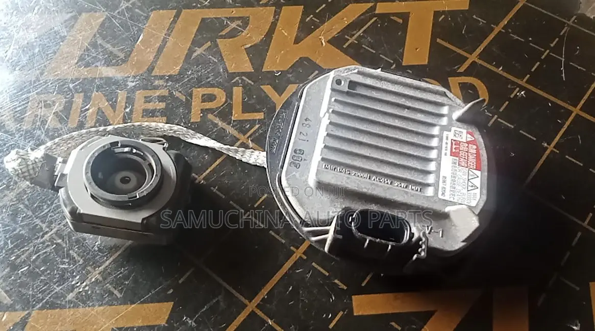 Headlight Baraat and Cap Land Cruiser V8 200 Series