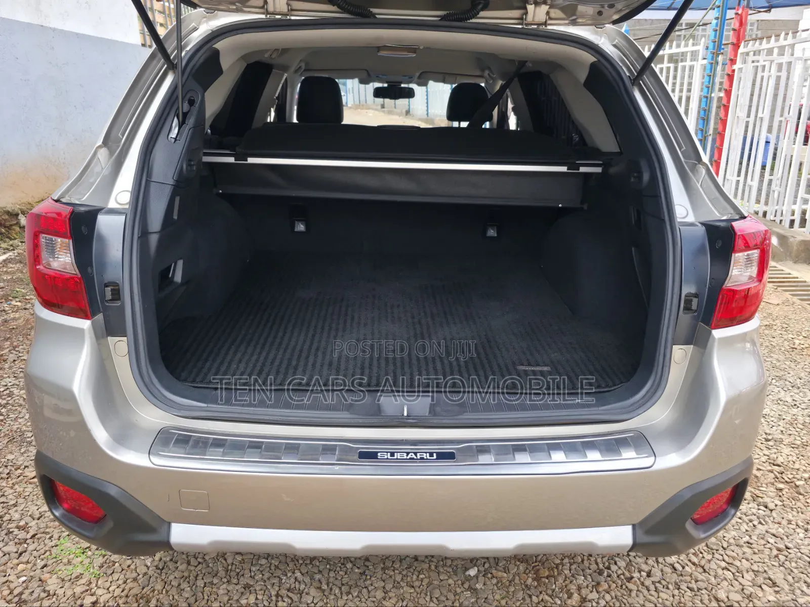 Subaru Outback 2017 Gray