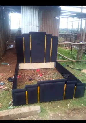 Black 5*6 Chester Bed