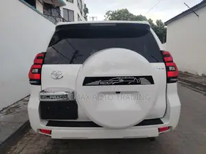 Toyota Land Cruiser Prado 2019 White