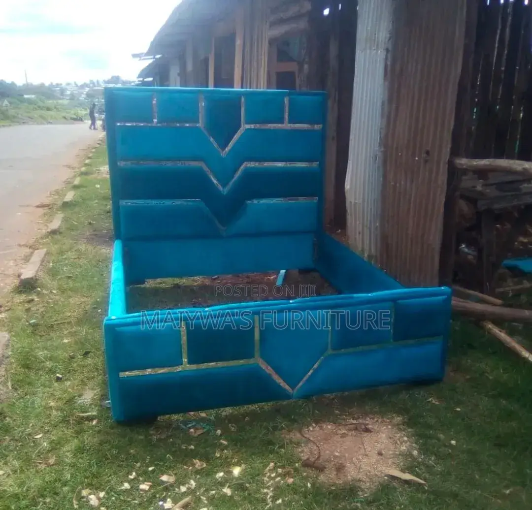 Blue Classy 5'6 Chester Bed