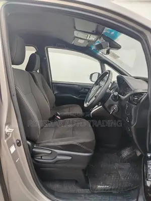 Toyota Esquire 2019 Gray