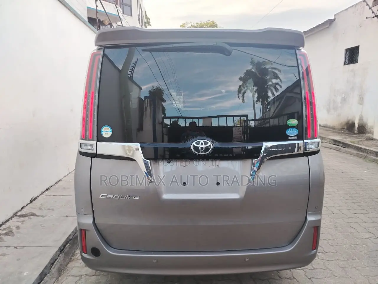 Toyota Esquire 2019 Gray