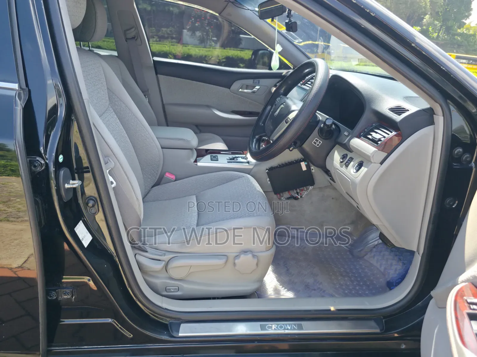 Toyota Crown 2012 Black