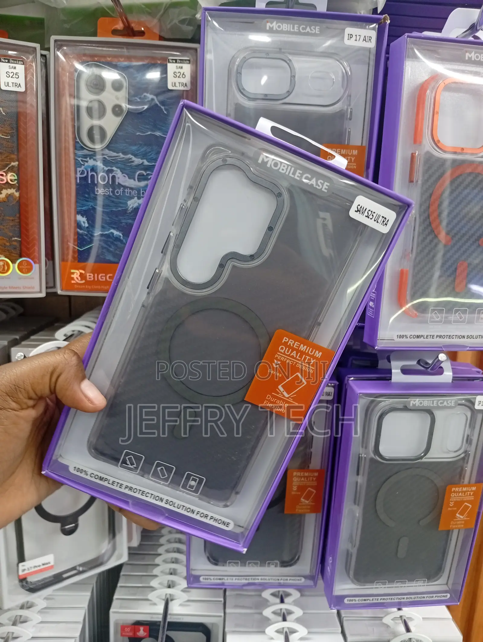 Mobile Case for the Samsung Galaxy S25 Ultra, Featuring a Grey,