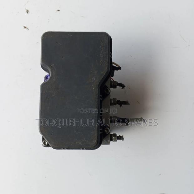 Toyota Ist Abs Control Module - thumbnail 3
