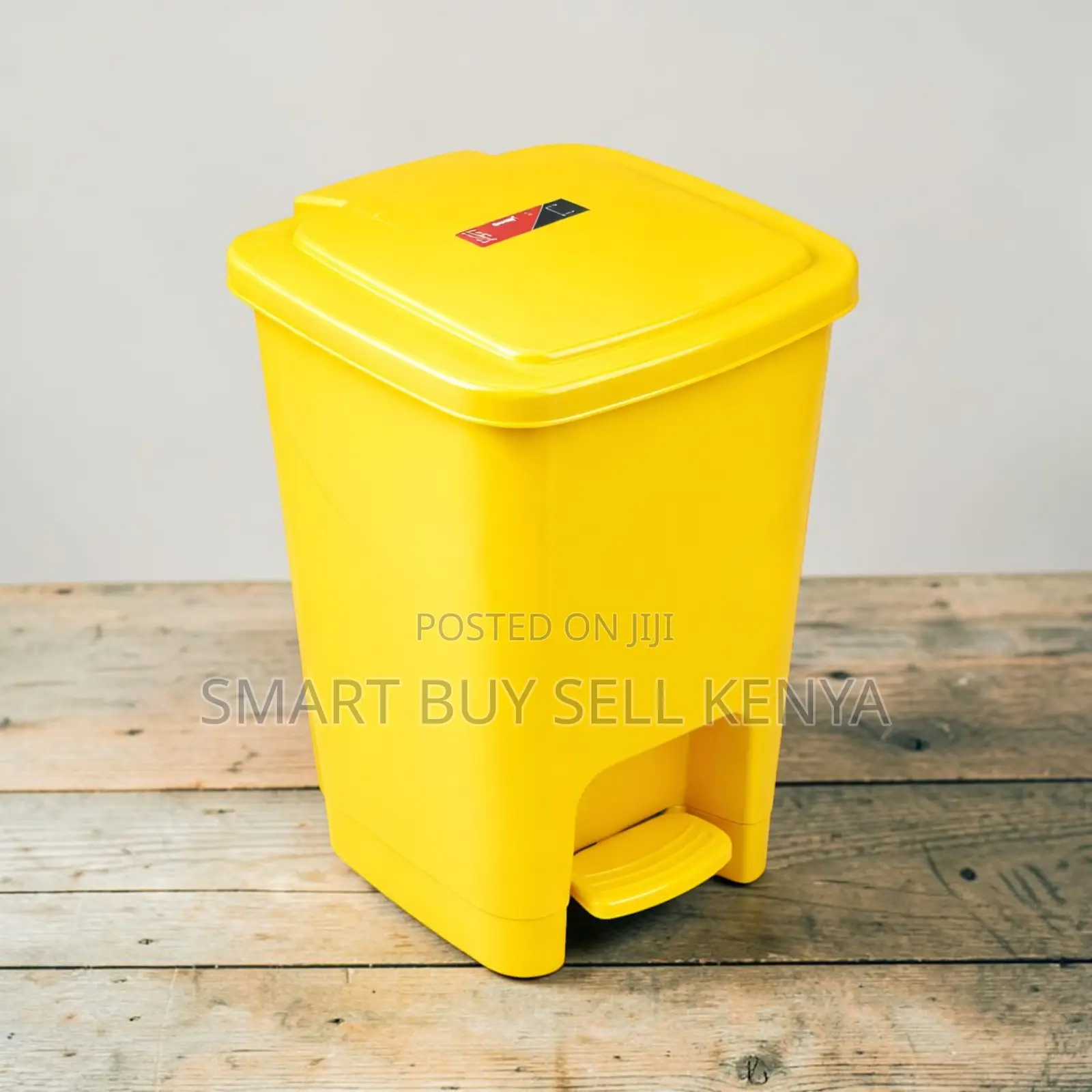 Easy to Use 30l Hard Plastic Step Pedal Waste Garbage Bin for Offices