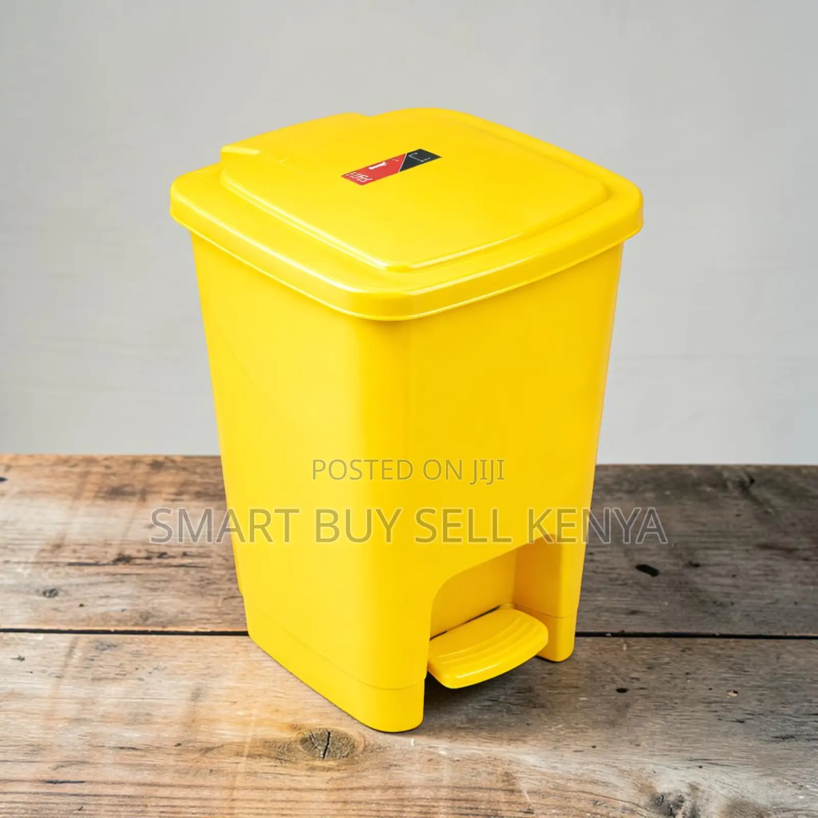 Homes and Hotels Durable Hard Plastic 30l Step Pedal Waste Garbage Bin
