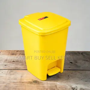 Homes and Hotels Durable Hard Plastic 30l Step Pedal Waste Garbage Bin