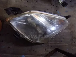 Ractis 2005 Headlights
