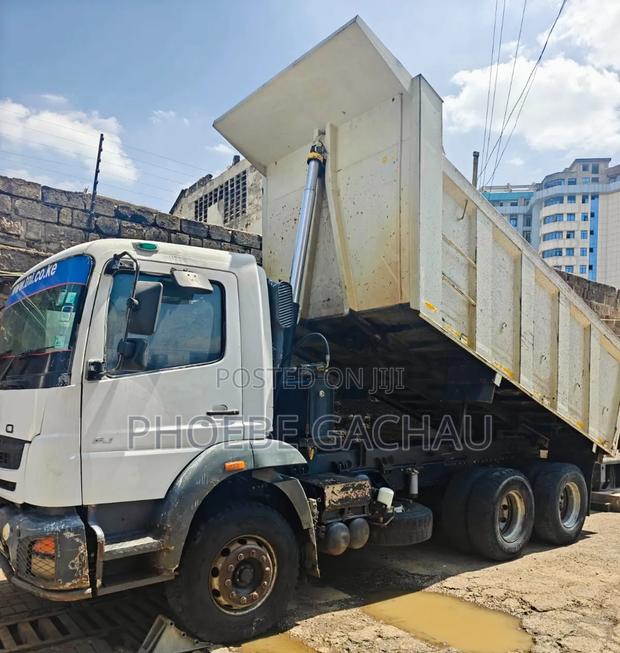Mitsubishi Fuso Fj Tipper, 2016 White - thumbnail 2