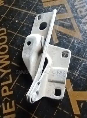 Bonnet Hinges Nissan Navara