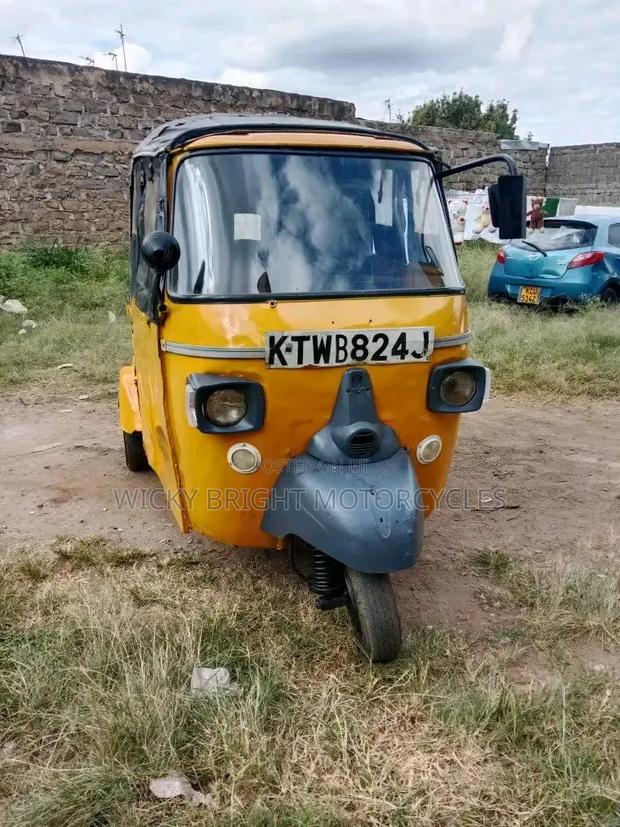 Piaggio 2021 Yellow