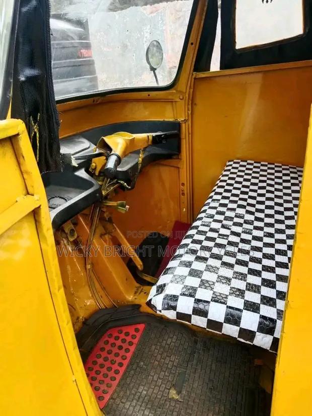 Piaggio 2021 Yellow - thumbnail 4