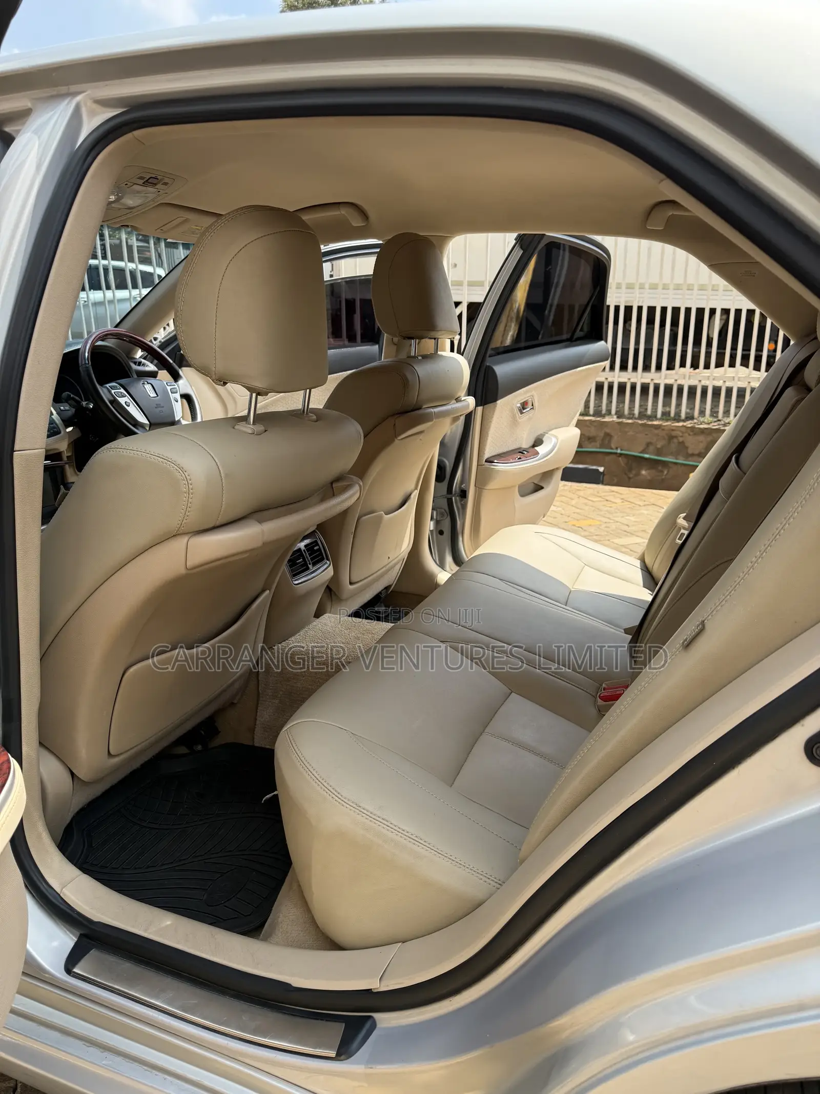 Toyota Crown 2012 Silver