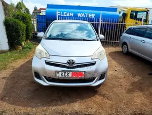 Toyota Ractis 1.3 FWD 2009 Silver