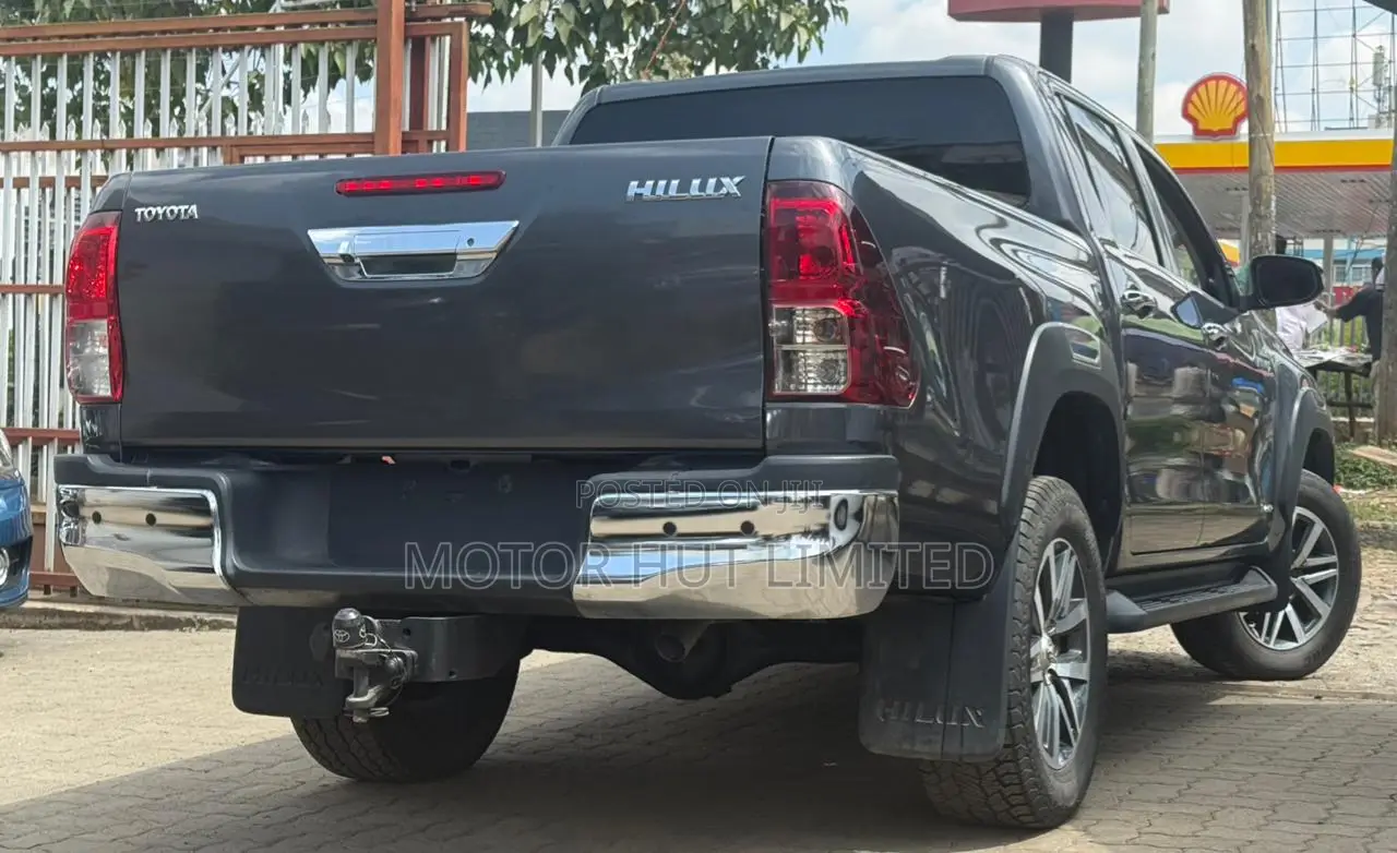 Toyota Hilux Revo Double Cab Deisel 2.4 AWD 2019 Gray