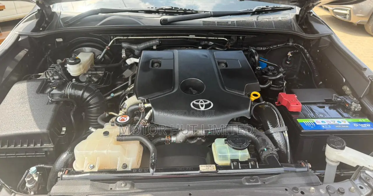 Toyota Hilux Revo Double Cab Deisel 2.4 AWD 2019 Gray