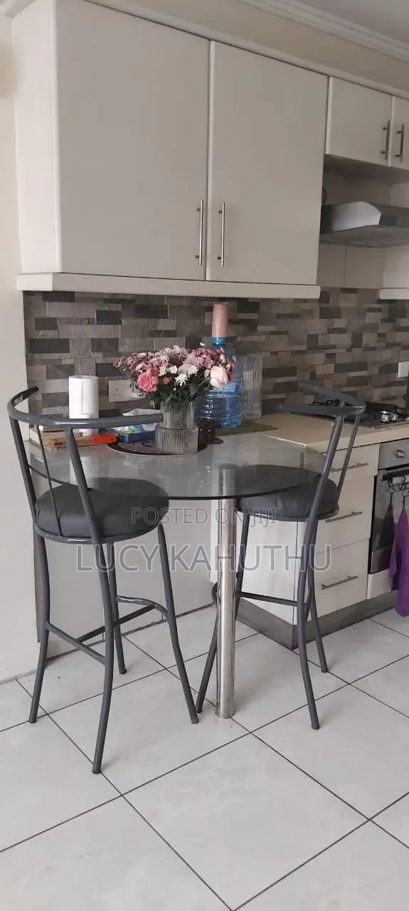 Curved R8 Flat Chairs