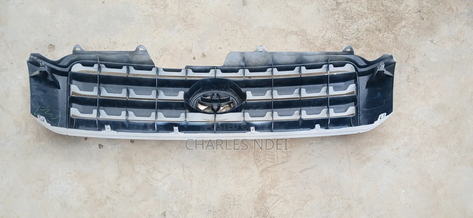 Toyota Kluger Grill