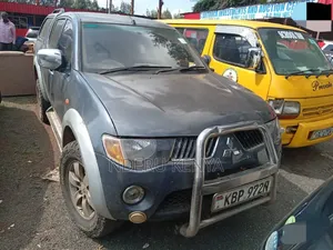 Mitsubishi L200 Club Cab 2.5 180hp 4WD 2007 Gray