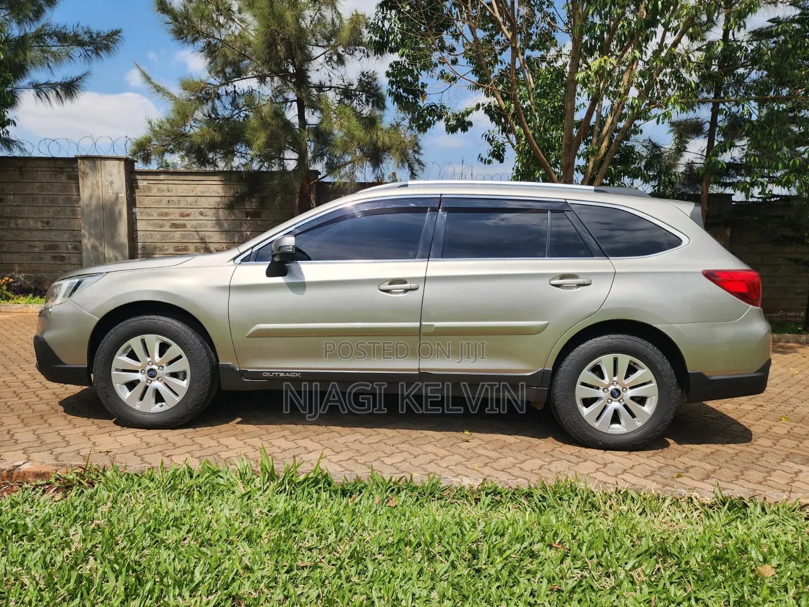 Subaru Outback 2017 Gold