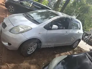 Toyota Vitz 2005 Silver