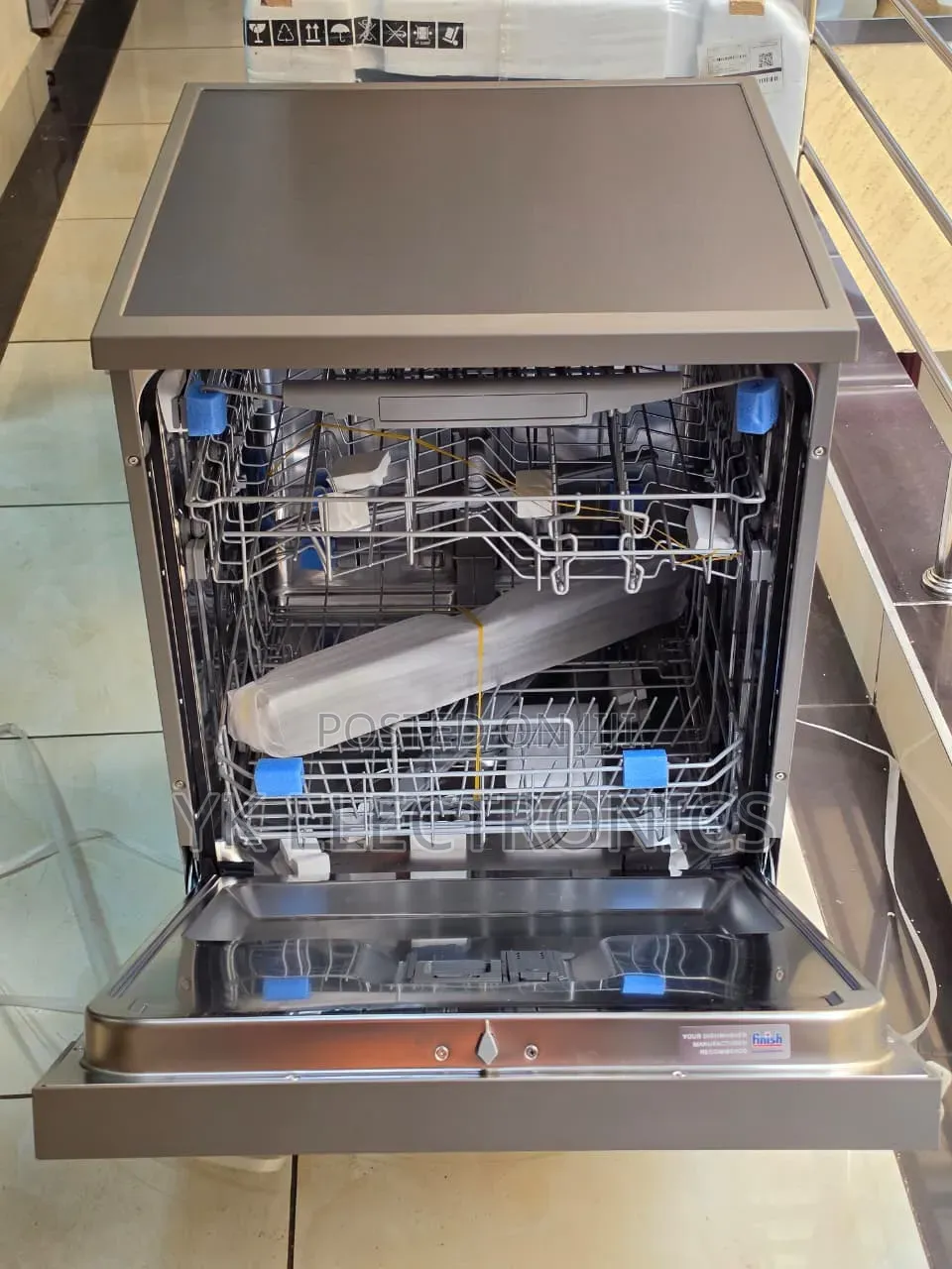 Hisense Dishwasher Free Standing 13 Place Setting With 8 Programs