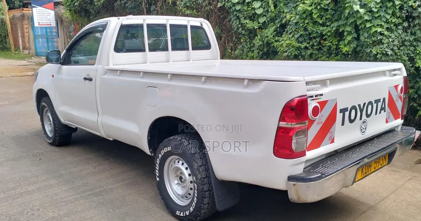 Toyota Hilux 2015 White