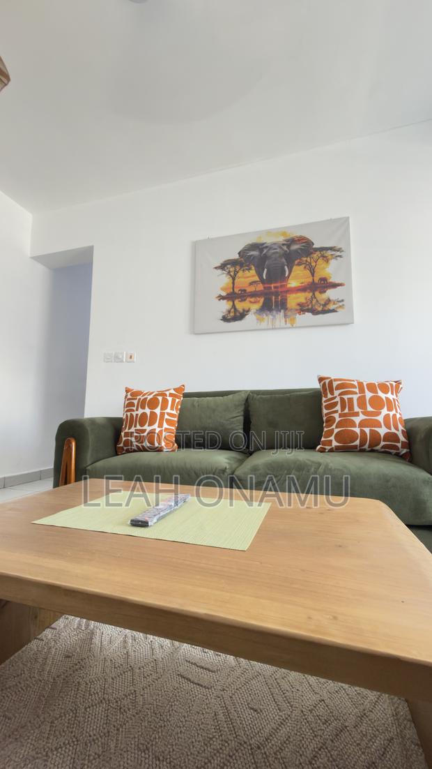 1/2 Bedroom Buxton Apartment - thumbnail 4