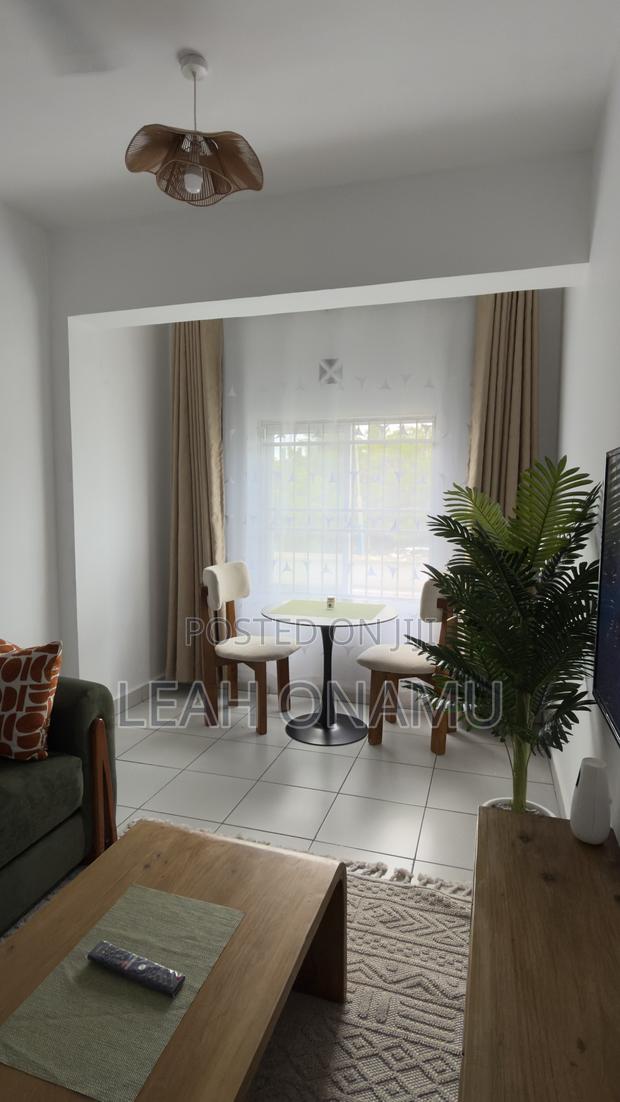 1/2 Bedroom Buxton Apartment - thumbnail 12