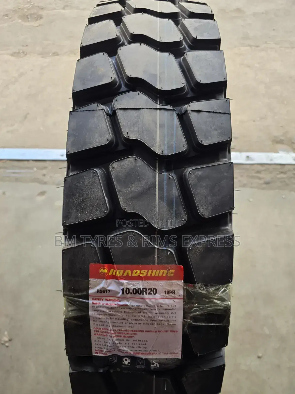 1000r20 Roadshine Tires (Diff)