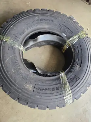 1000r20 Roadshine Tires (Diff)