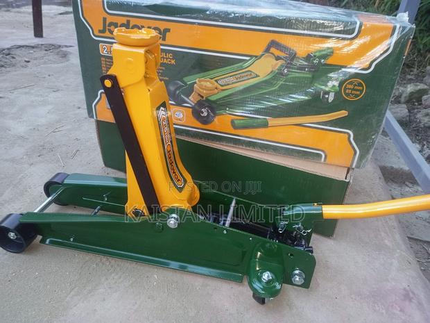 2.5ton Hydraulic Floor Jack/ - thumbnail 2