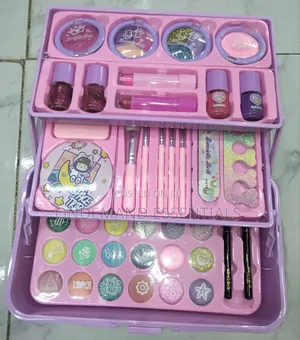 Danielle Make Up Set Available