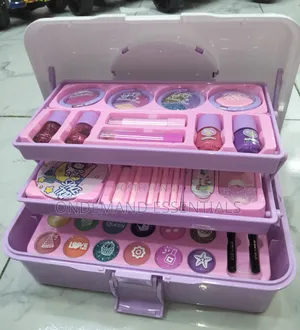 Danielle Make Up Set Available