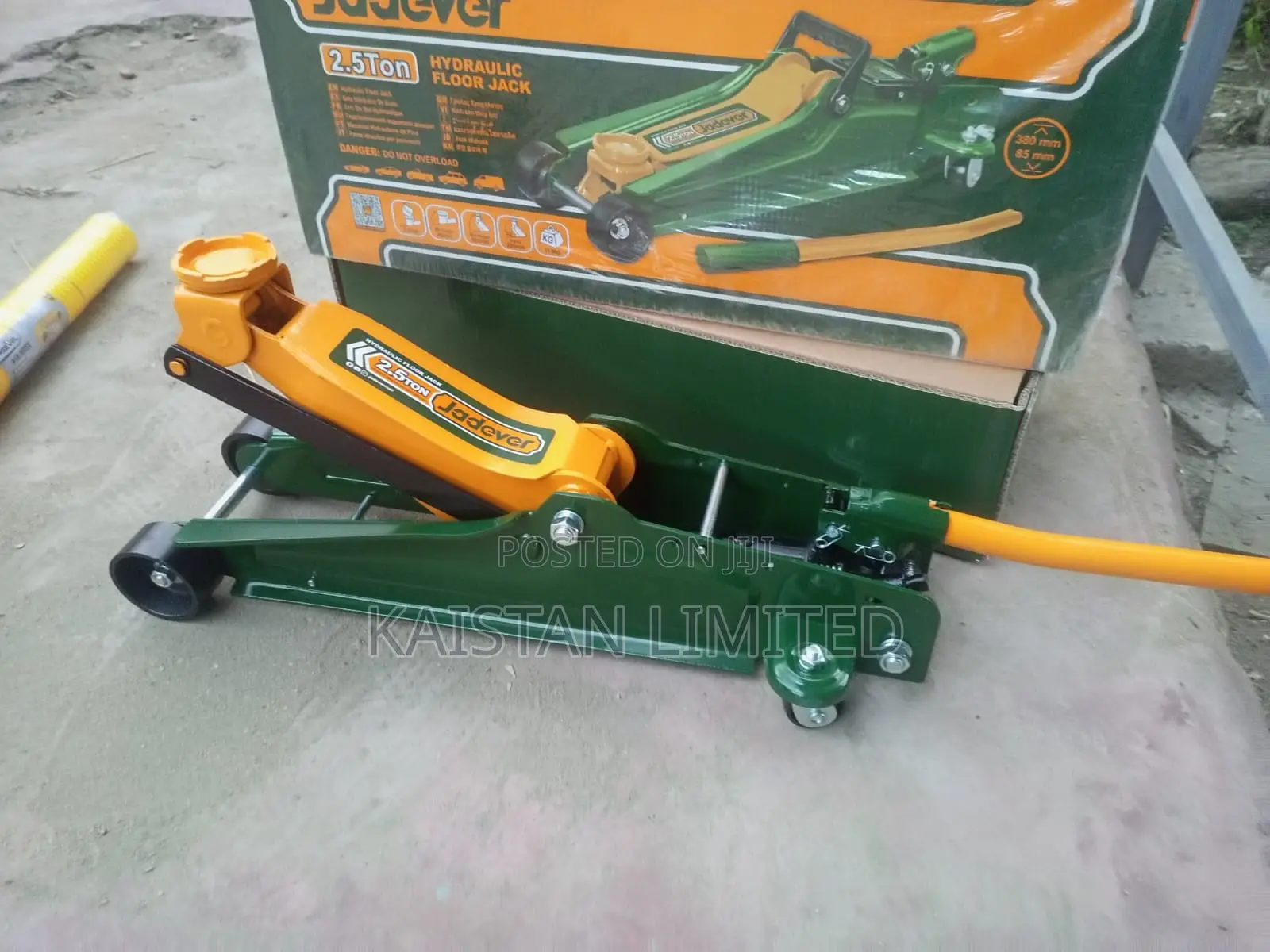 Reliable 2.5ton Hydraulic Floor Jack for Heavy Lifting.